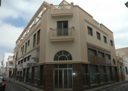 EDIFICIO DE SOTANO, 2 LOCALES Y 7 VIVIENDAS EN CALLE CANALEJAS ARRECIFE.