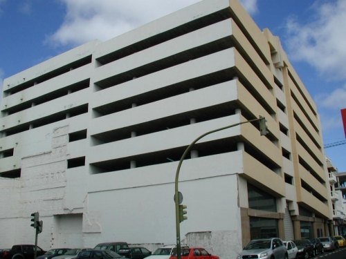 EDIFICIO COMERCIAL Y DE APARCAMIENTOS.
